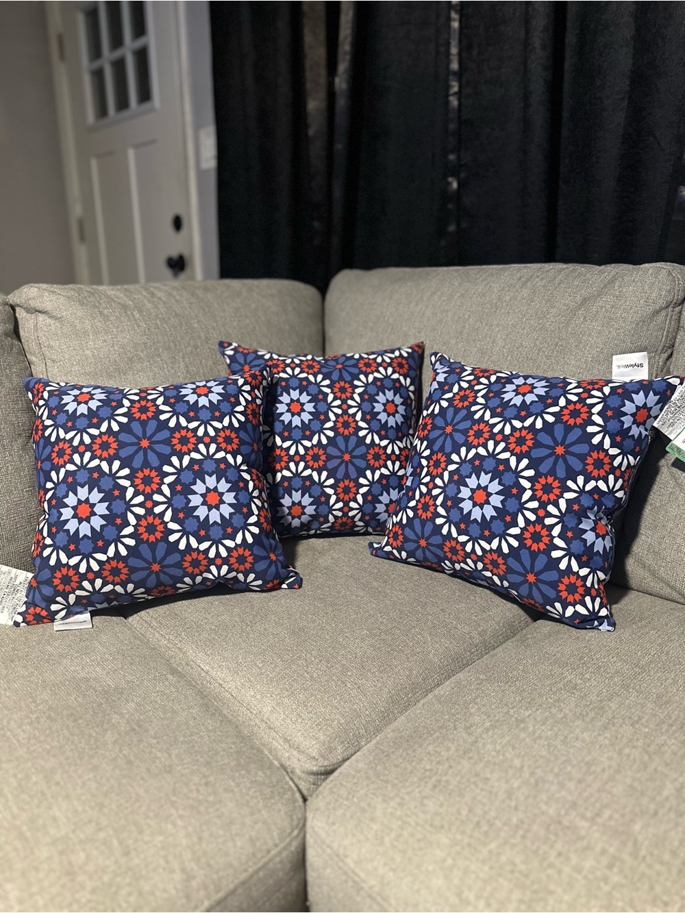 STYLEWE Blue, Red & White Floral Medallion Accent Pillow Set